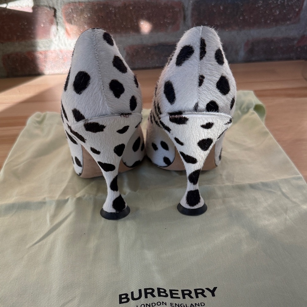 Burberry Dalmatian Print Calf Hair Ava Pumps - Black and White Size 37 - Picture 5 of 8